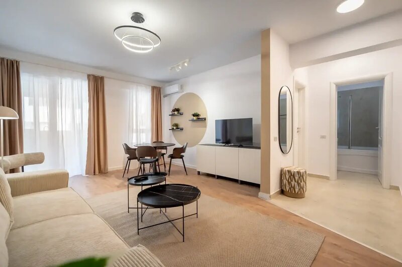 Apartament 2 camere   Vanzare - Mobilat cu Designer  Direct Propietar