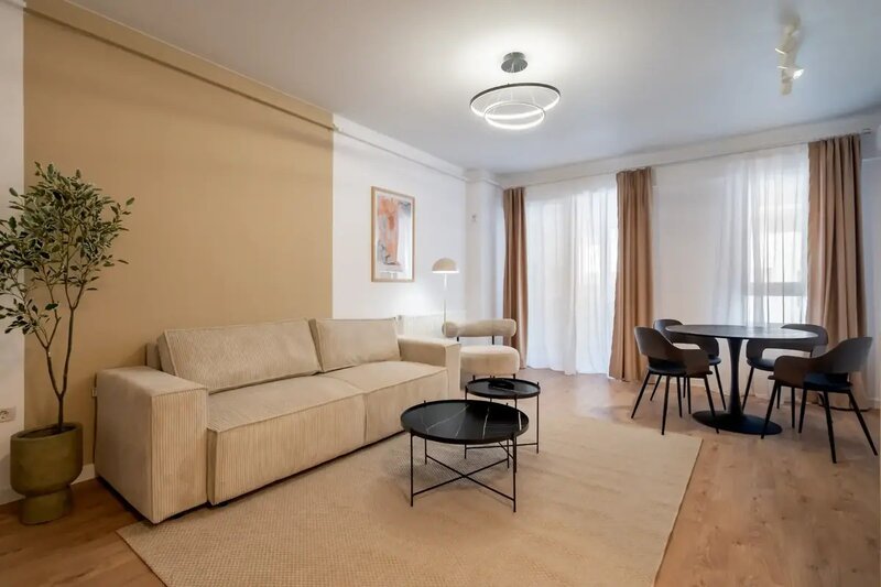 Apartament 2 camere   Vanzare - Mobilat cu Designer  Direct Propietar