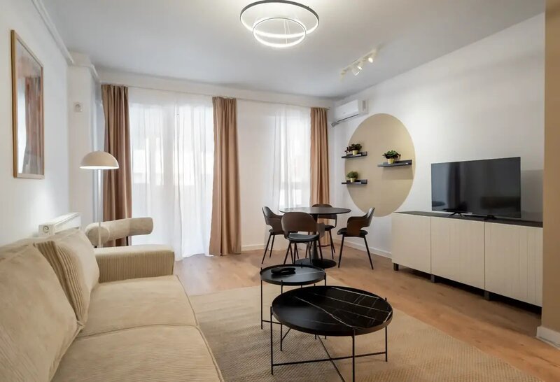 Apartament 2 camere   Vanzare - Mobilat cu Designer  Direct Propietar