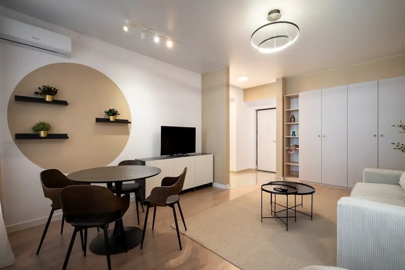 Apartament 2 camere   Vanzare - Mobilat cu Designer  Direct Propietar
