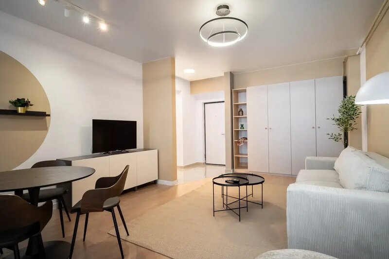Apartament 2 camere   Vanzare - Mobilat cu Designer  Direct Propietar